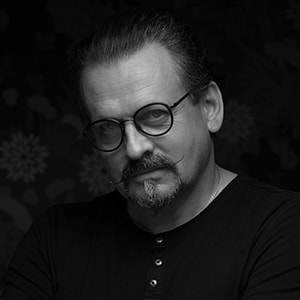 iconic live show and entertainment dragone